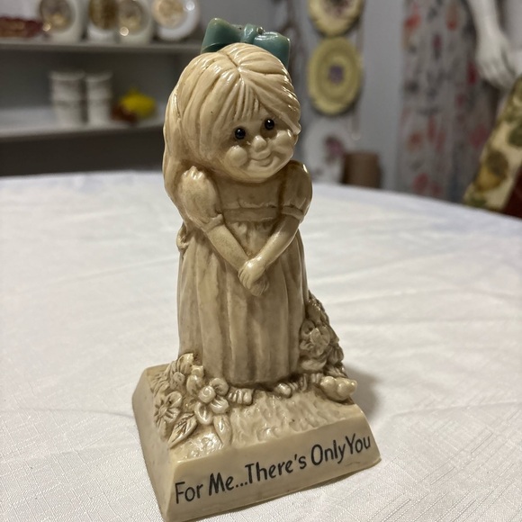 Vintage 1970’s Charming Cream Figurine - Home Accents Decor - Picture 3 of 9